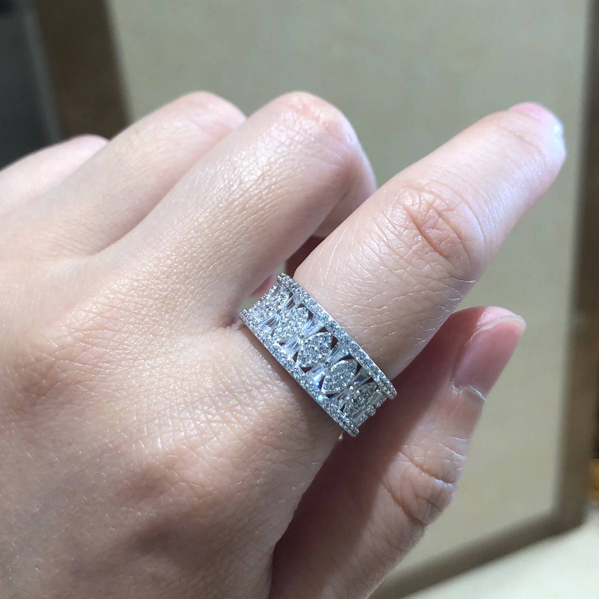 Light luxury full diamond lined ring S925 silver plated platinum women's ring custom selection Side Stone Moissanite 4.56ct